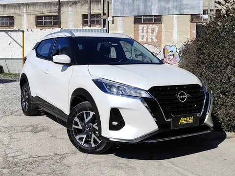 Nissan Kicks Sense usado (2023) color Blanco financiado en cuotas(anticipo $13.500.000)
