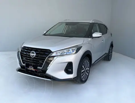 Nissan Kicks Exclusive Aut usado (2023) color plateado precio $309,000
