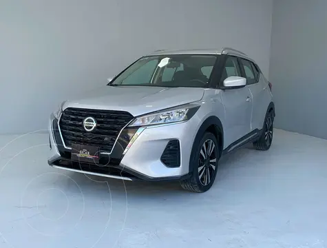 Nissan Kicks Advance usado (2021) color plateado precio $289,000
