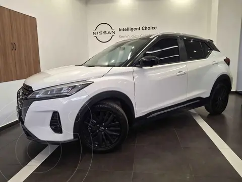 Nissan Kicks Platinum Bi-tono Aut usado (2023) color Blanco financiado en mensualidades(enganche $94,600 mensualidades desde $9,332)