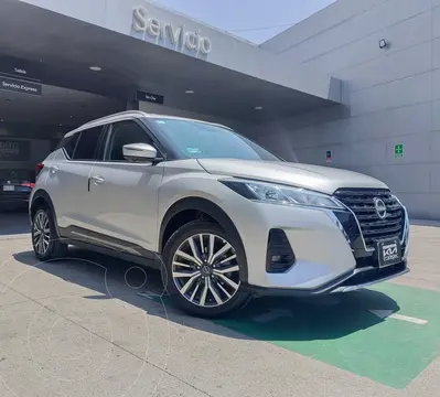 Nissan Kicks Exclusive Aut usado (2023) color plateado precio $350,000