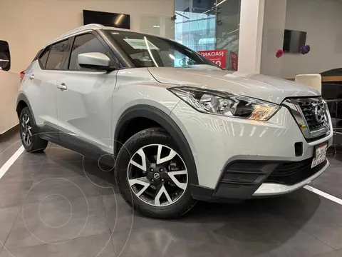 Nissan Kicks Sense usado (2020) color plateado precio $270,000