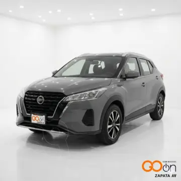 Nissan Kicks Advance usado (2024) color NISKBYGRIS VOLCANICO precio $340,000