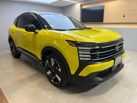 Nissan Kicks Platinum usado (2025) color Amarillo financiado en mensualidades(enganche $217,360 mensualidades desde $9,145)