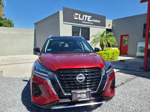 Nissan Kicks Platinum Bi-tono Aut usado (2023) color Rojo precio $379,900