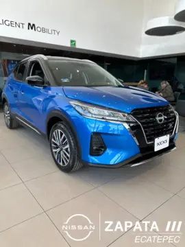 Nissan Kicks Platinum Bi-tono Aut nuevo color Azul precio $518,900