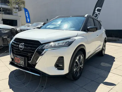Nissan Kicks Platinum usado (2025) color NISXDNBLANCO BITONO precio $510,000