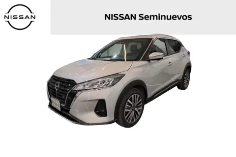 Nissan Kicks Advance usado (2023) color Plata precio $377,000