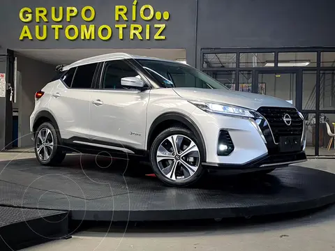 Nissan Kicks Exclusive Aut usado (2023) color plateado precio $419,000