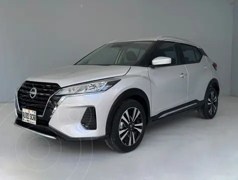 Nissan Kicks Advance usado (2023) color plateado precio $309,000