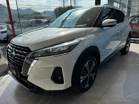 Nissan Kicks Platinum usado (2025) color Blanco financiado en mensualidades(enganche $155,325 mensualidades desde $11,878)