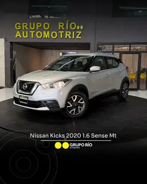 Nissan Kicks Sense usado (2020) color plateado financiado en mensualidades(enganche $30,502 mensualidades desde $6,431)