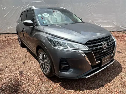 Nissan Kicks Exclusive Aut usado (2023) color Gris precio $370,000