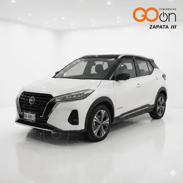 Nissan Kicks e-power usado (2024) color NISXDNBLANCO BITONO precio $420,000