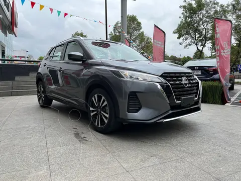 Nissan Kicks Advance usado (2023) color Gris Oscuro precio $327,000