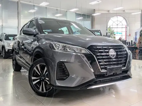 Nissan Kicks Advance usado (2023) color Gris precio $299,800