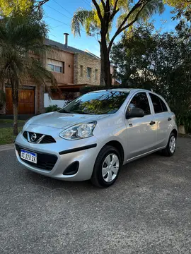 Nissan March Active usado (2018) color Gris Plata  precio $15.200.000