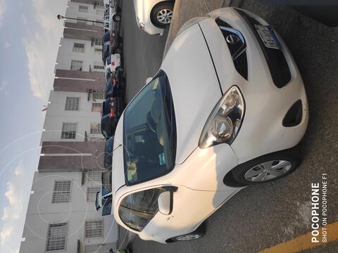 foto Nissan March Sense usado (2015) color Blanco precio $115,000