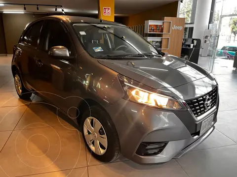 Nissan March Sense usado (2021) color plateado precio $195,000