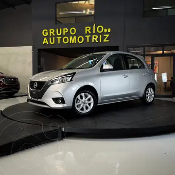 Nissan March Advance usado (2024) color plateado precio $285,000