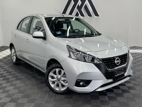 Nissan March Advance usado (2022) color plateado precio $259,900