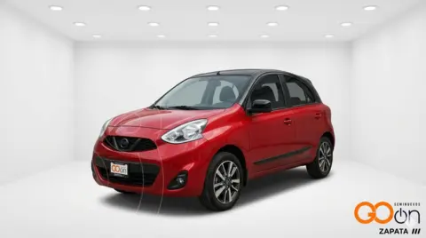 Nissan March Exclusive usado (2023) color NIS_ROJO BURDEOS BITONO precio $326,445