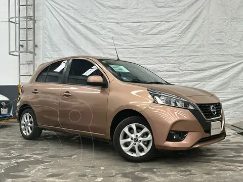 Nissan March Advance usado (2022) color rosa precio $250,000