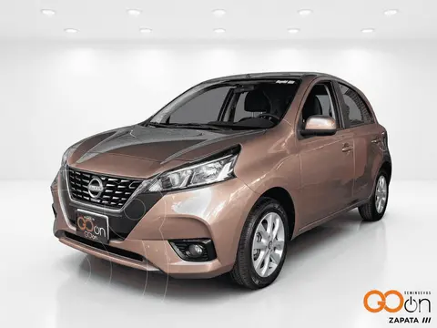 Nissan March Advance usado (2023) color NIS M ORO ROSA precio $250,000