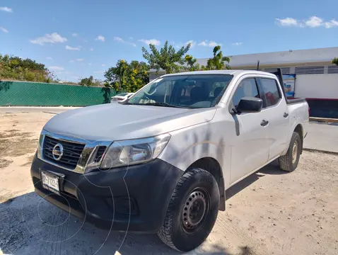 Nissan NP300 Doble Cabina SE A/A Paq. de Seg. usado (2016) color Plata precio $240,000
