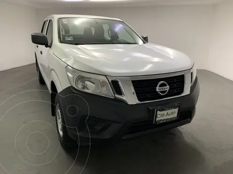 Nissan NP300 Doble Cabina SE A/A Paq. de Seg. usado (2018) color Blanco precio $345,000