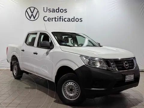 Nissan NP300 Doble Cabina SE A/A Paq. de Seg. usado (2020) color Blanco financiado en mensualidades(enganche $93,168 mensualidades desde $8,494)