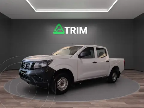 Nissan NP300 Doble Cabina SE A/A Paq. de Seg. usado (2020) color Blanco precio $246,200