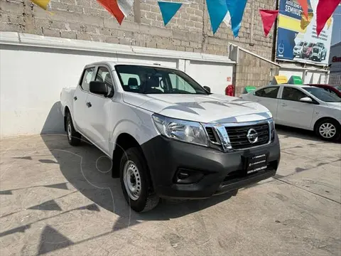 Nissan NP300 2.4L Doble Cabina SE A/A Paquete de Seguridad usado (2020) color Blanco precio $355,000