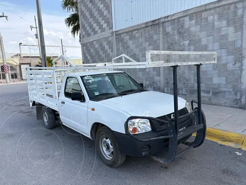 Nissan NP300 2.4L Chasis Dh usado (2013) color Blanco precio $150,000