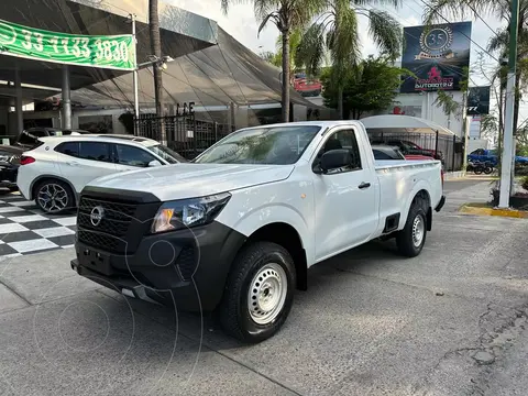 Nissan NP300 Pick up usado (2023) color Blanco financiado en mensualidades(enganche $110,725 mensualidades desde $9,366)