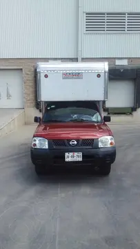 Nissan NP300 2.4L Chasis Dh usado (2010) color Rojo precio $210,000