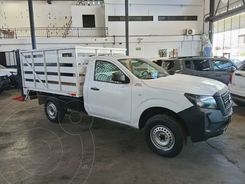 Nissan NP300 2.4L Chasis usado (2021) color Blanco precio $399,000
