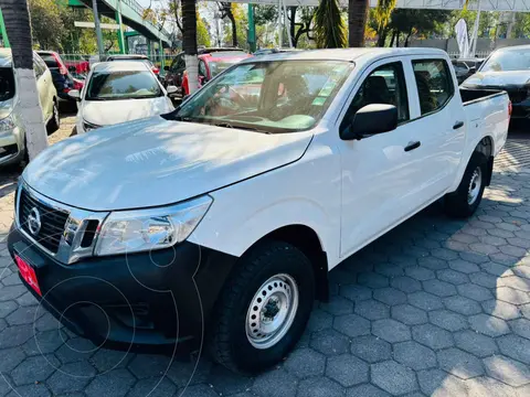 Nissan NP300 2.4L Doble Cabina SE A/A Paquete de Seguridad usado (2020) color Blanco financiado en mensualidades(enganche $93,256 mensualidades desde $8,283)