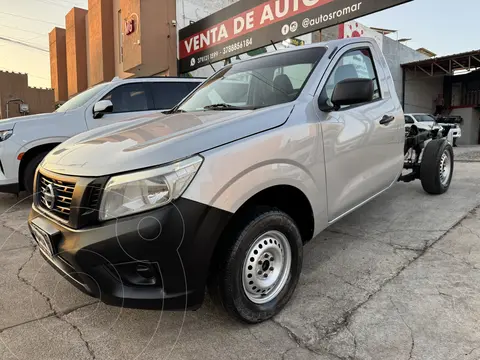 Nissan NP300 2.4L Chasis usado (2016) color Plata precio $259,999