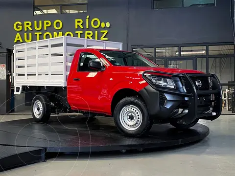 Nissan NP300 Estacas usado (2021) color Rojo precio $389,000