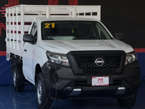 Nissan NP300 Estacas usado (2021) color Blanco financiado en mensualidades(enganche $73,000)