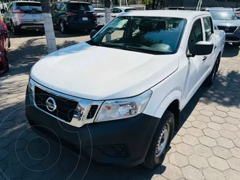 Nissan NP300 2.4L Doble Cabina SE A/A Paquete de Seguridad usado (2020) color Blanco financiado en mensualidades(enganche $90,569 mensualidades desde $8,045)