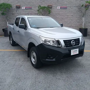 foto Nissan NP300 2.5L Doble Cabina SE A/A usado (2020) color plateado precio $399,000
