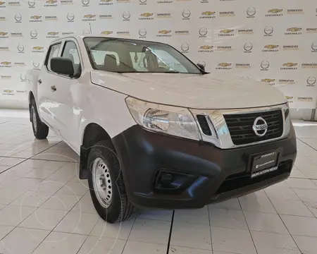 foto Nissan NP300 2.4L Doble Cabina SE A/A Paquete de Seguridad usado (2020) color Blanco precio $358,000