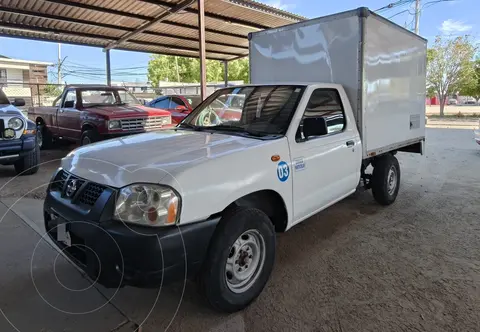 Nissan NP300 2.4L Chasis Dh usado (2014) color Blanco precio $185,000