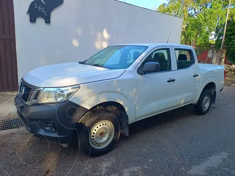 Nissan NP300 2.4L Doble Cabina SE A/A Paquete de Seguridad usado (2019) color Blanco precio $299,000