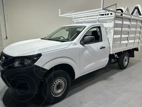 Nissan NP300 Estacas usado (2020) color Blanco precio $353,000