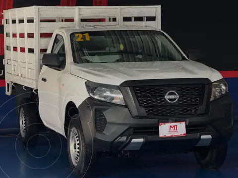 Nissan NP300 Estacas usado (2021) color Blanco precio $365,000