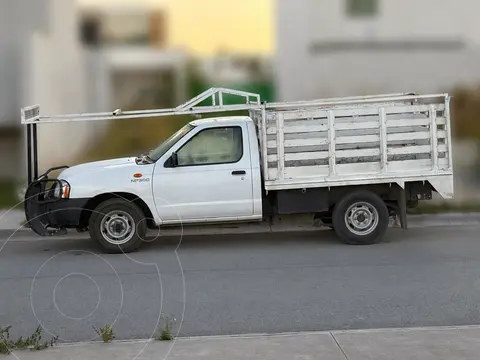 Nissan NP300 2.4L Chasis Dh usado (2013) color Blanco precio $150,000
