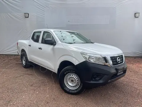 Nissan NP300 2.4L Doble Cabina SE A/A Paquete de Seguridad usado (2020) color Blanco precio $348,900